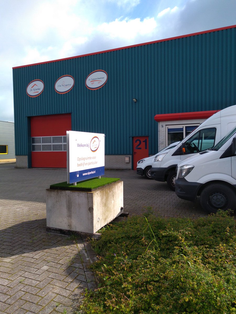 <a href="/TranspMakelaar/">De Transportmakelaar</a> wenst iedereen een veilig, schadevrij en motiverend 2022! #KeepOnTrucking