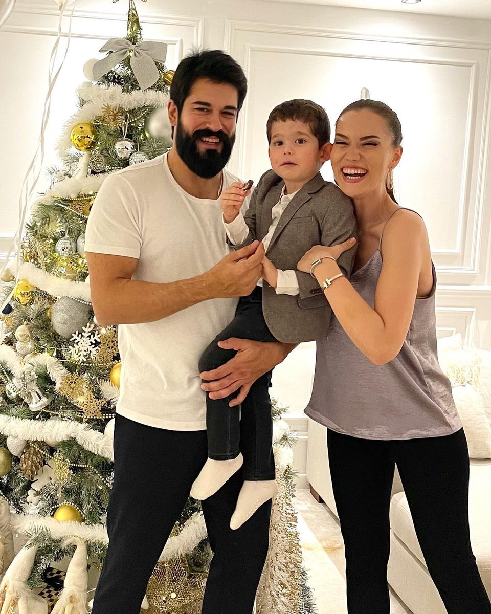 New 💥 
Herkese iyi seneler bizden..🎄🎉😍🥂♥️🌟🍀
#BurakÖzçivit #FahriyeEvcen #kuruluşosman #burakozçivit