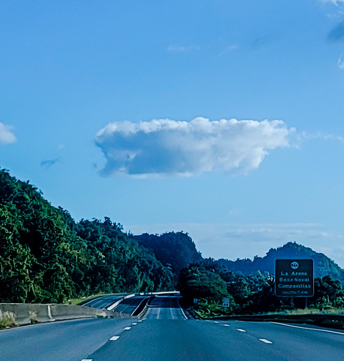 Cuando vas en ruta y te encuentras esta nube tan peculiar A que se les parece? 🇵🇷🇵🇷