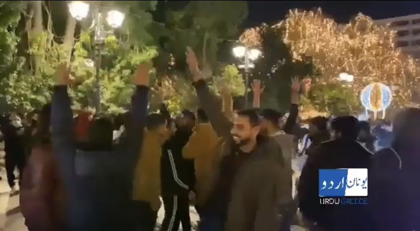 bogdanosk's tweet photo. Η χθεσινή εικόνα μαρτυρά:
1) Το μέγεθος της εισβολής
2) Ότι οι εισβολείς απολαμβάνουν πιο πολλά δικαιώματα από τους γηγενείς.

Ό,τι για σένα απαγορεύεται δια προστίμου ή ροπάλου, για αυτούς επιτρέπεται άνευ οχλήσεως.

Το 22 δείχνει ήδη τον δρόμο:
Για την Ελλάδα και την Ελευθερία! https://t.co/6Dy1ZQDG7m