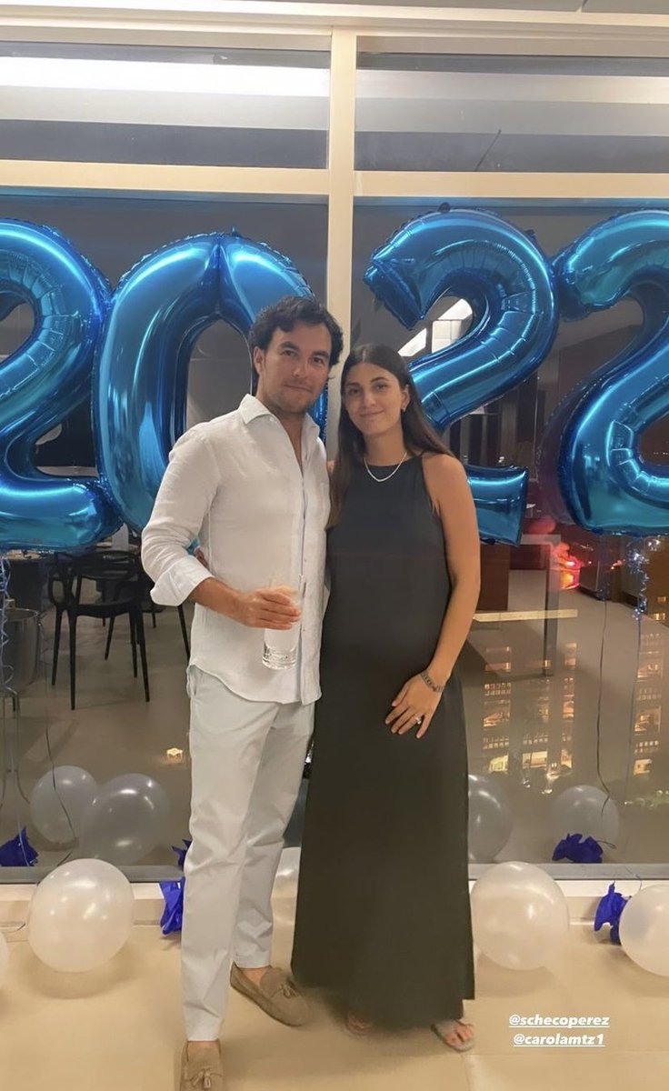 🇲🇽 <a href="/SChecoPerez/">Sergio Pérez</a>, Carola y el nonato Chequito celebrando el nuevo año

📸: <a href="/Paola_perez/">Paola Pérez</a>