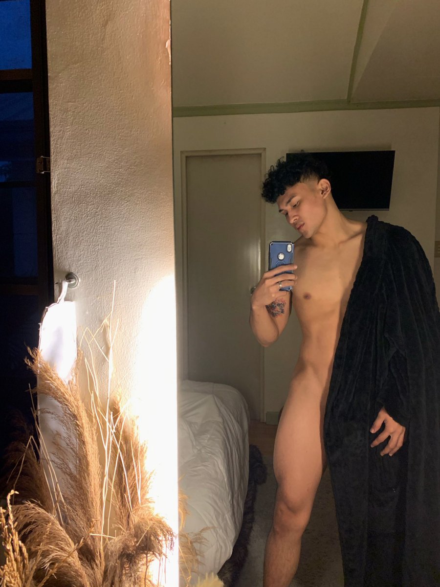 LudwigUrie's tweet photo. Manifesting 2022 filled with sexy energy https://t.co/jsrCn3Re3C