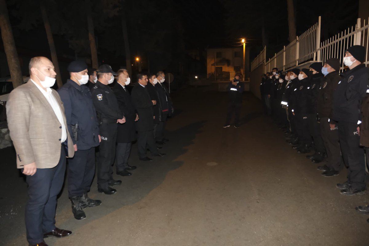 golhisarkymkmlk's tweet photo. Burdur Valimiz Sayın Ali Arslantaş ilçemizde vatandaşlarımızın yılbaşı gecesini huzur ve güven ortamı içerisinde geçirmelerini sağlamak amacıyla uygulamaya konulan tedbirleri yerinde denetledi. https://t.co/eLEb1KYIxV