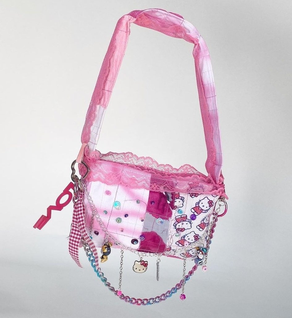 artpiles's tweet photo. upcycled hello kitty bag by sourtai https://t.co/j6St32mD5i