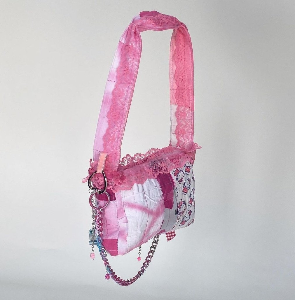 artpiles's tweet photo. upcycled hello kitty bag by sourtai https://t.co/j6St32mD5i