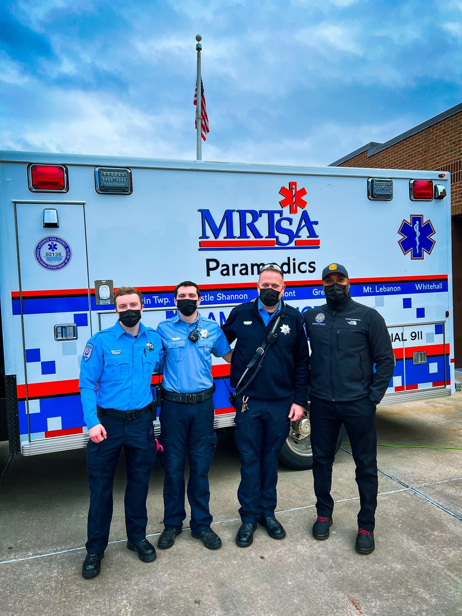 hagahmedmd's tweet photo. Spent some of my last hours of #2021 responding to #ems calls @MRTSA780. One major win is convincing a young unvaccinated woman to get the #CovidVaccine. #ems is #publichealth 
Happy new year! https://t.co/XNPQSIhnzH