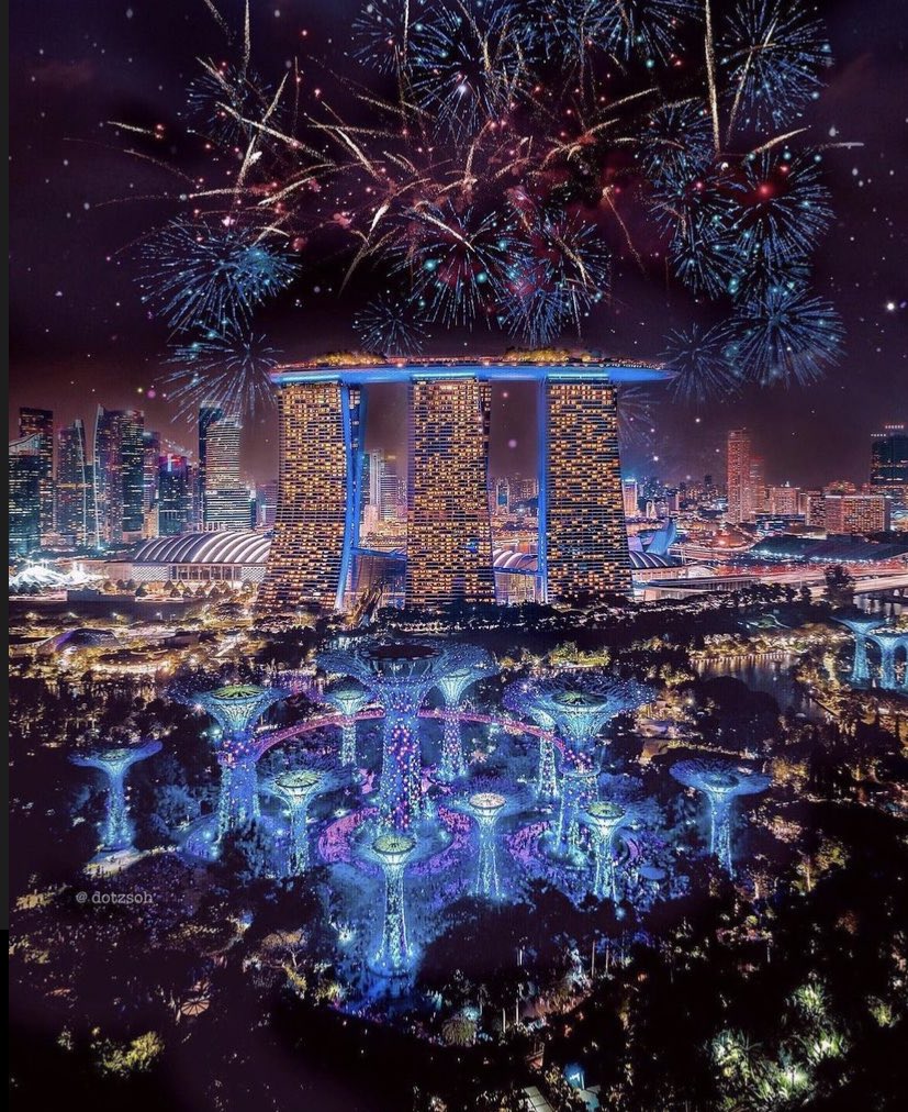 W0rld2026's tweet photo. Happy New Year 2022 Singapore https://t.co/uOeXXCTy0D