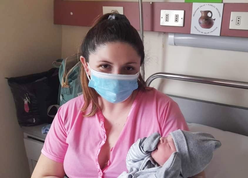 ssaludlosrios's tweet photo. ¡Bienvenido Hans y bienvenida Alisson! que a las 00:38 hrs y 01:07 hrs de hoy nacieron en los hospitales Base #Valdiviacl y Padre Bernabé de Lucerna de #Panguipulli, respectivamente.

Felicitamos y agradecemos a equipos de turno en ambos recintos de la Red Asistencial #LosRíos https://t.co/v9EzIM9pIq