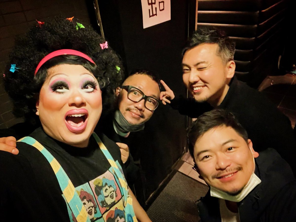 justippei's tweet photo. 大阪で佑ちゃんがスタートさせたNewパーティー NEON-Six Colors-めちゃ楽しかった!
大阪でのイベント再開嬉しいし、
やっぱこれだけクイーンさんが勢揃いすると圧巻!
久々の大阪でたくさん会いたかった皆さんに会えて幸せな夜でした。呑んだわ…。
ちなみに初Jackでしたw
#DragQueen #Party https://t.co/BP1MhmtMR2