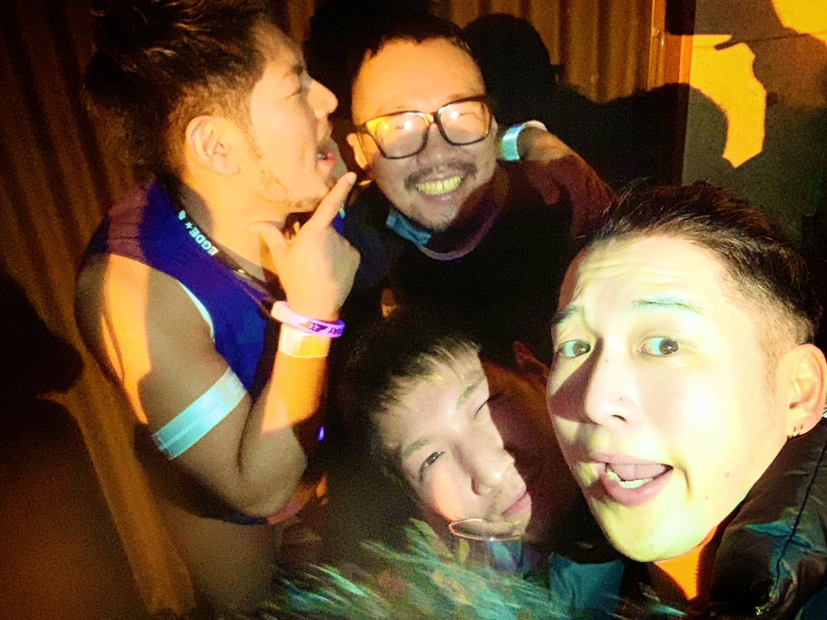 justippei's tweet photo. 大阪で佑ちゃんがスタートさせたNewパーティー NEON-Six Colors-めちゃ楽しかった!
大阪でのイベント再開嬉しいし、
やっぱこれだけクイーンさんが勢揃いすると圧巻!
久々の大阪でたくさん会いたかった皆さんに会えて幸せな夜でした。呑んだわ…。
ちなみに初Jackでしたw
#DragQueen #Party https://t.co/BP1MhmtMR2