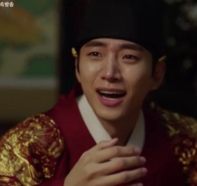 #TheRedSleeve
Yisan Deokimin hamile olduğunu öğrenmiş tipe bak jdjsjsjs kıtlama şekeri mübarek