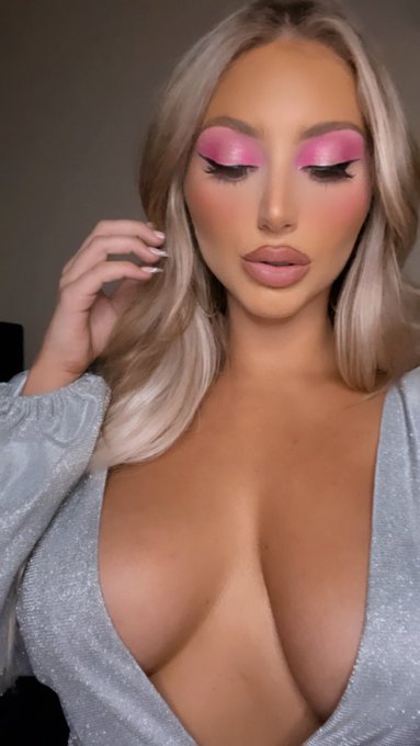 2022 💗🥂 https://t.co/E9FBSc8LCO<a href="/tag/mvsales"class="tags"><span>#mvsales</span></a>