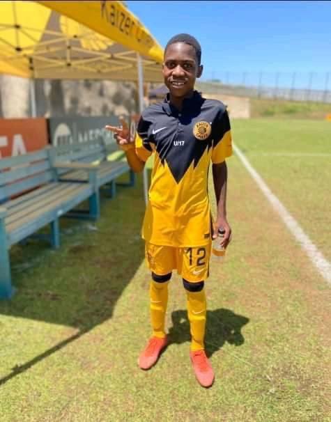 mpumi172's tweet photo. @Semoola @Mbojunior999 @KaizerChiefs @Bonang 🙄🙄 https://t.co/rQbFcRvCAZ