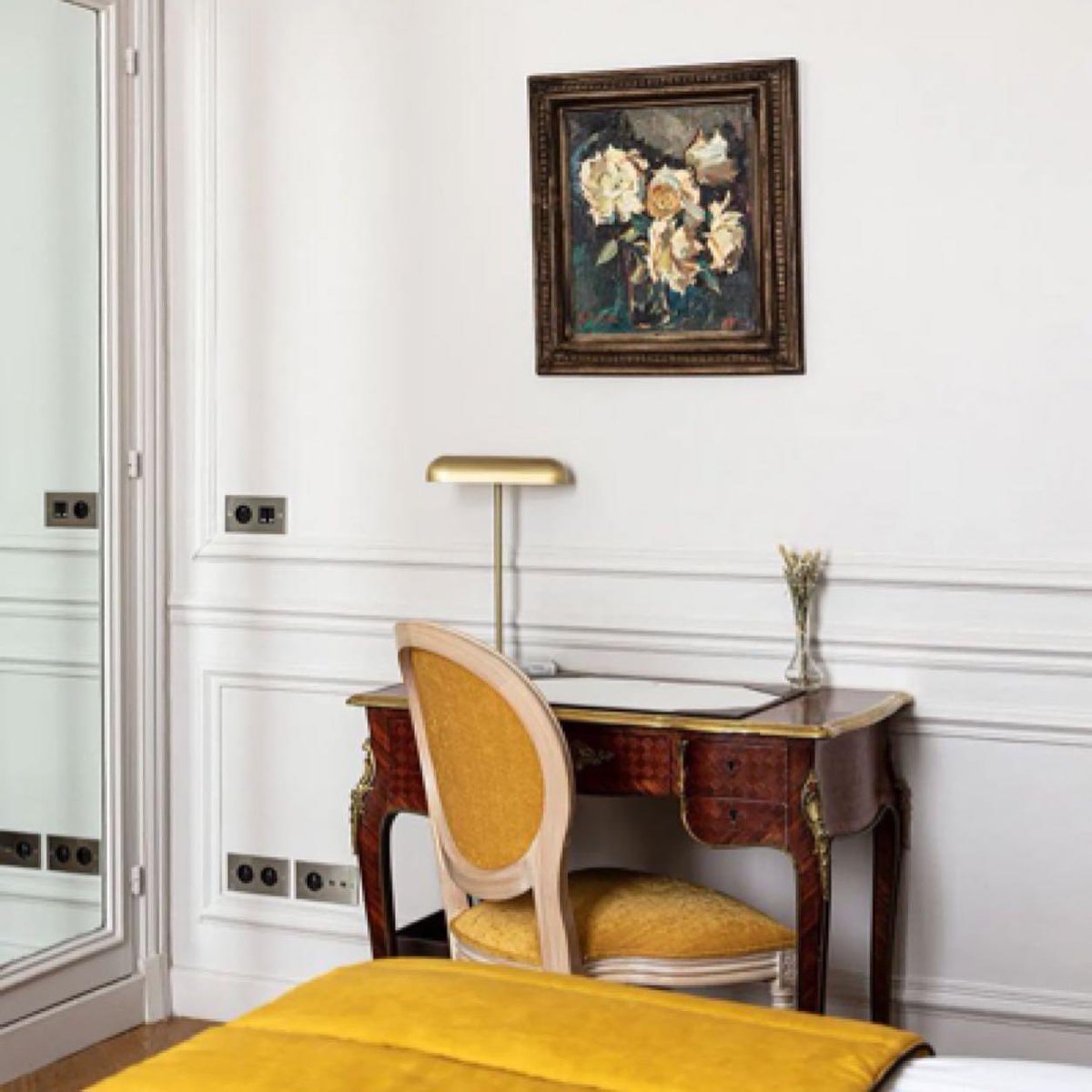 fambuenalights's tweet photo. Discover #Book table lamp designed by Angel Martí &amp; @EnriqueDelamo1 
Dedicated to lovers of Fambuena timeless aesthetics: the same style, elegance and design. 

☞ Discover more : https://t.co/EQ4EYSOK0i https://t.co/xdZtZYAzEv