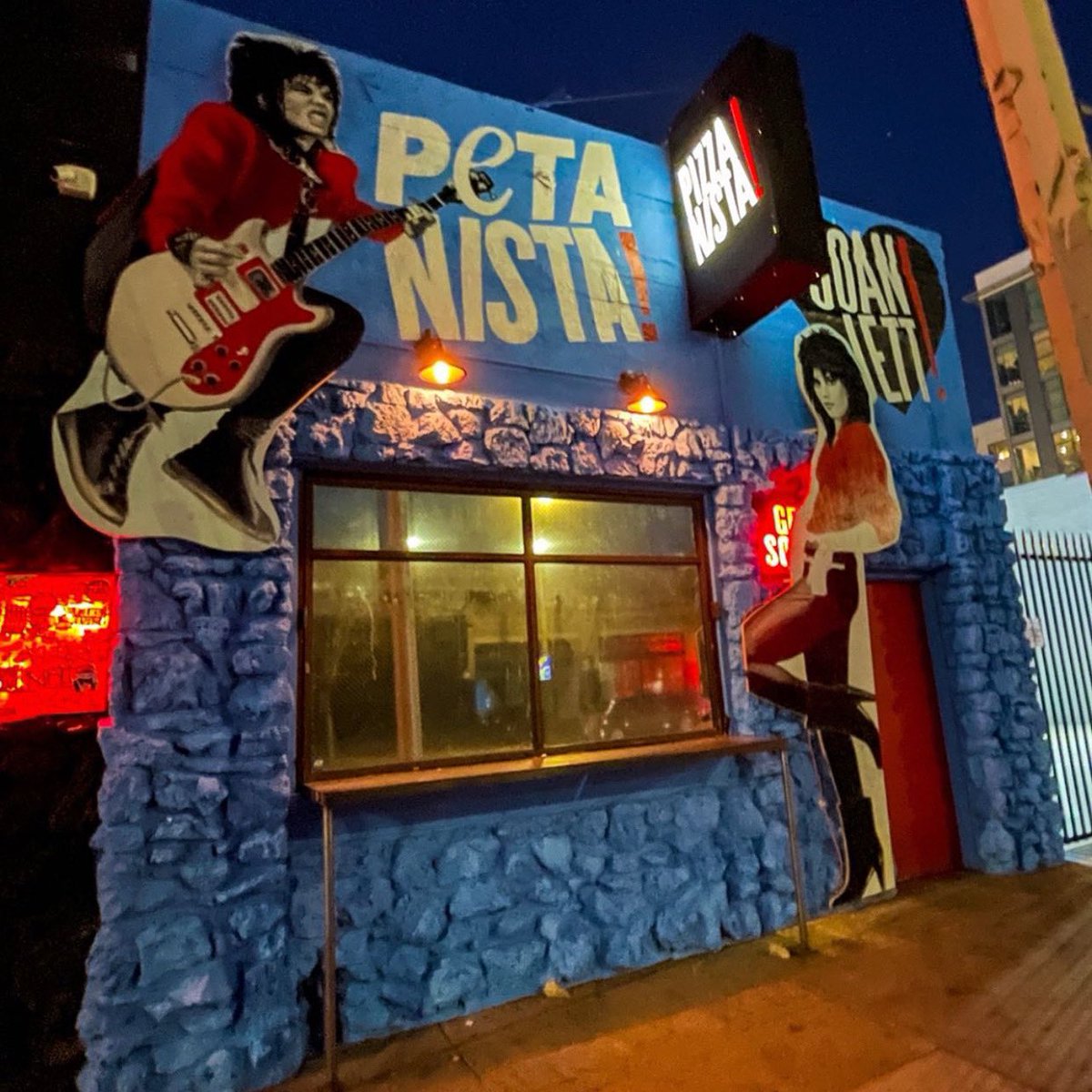 New Year Vibes at PIZZANISTA! Happy New Year! <a href="/peta/">PETA</a> <a href="/joanjett/">Joan Jett & the Blackhearts</a> 🖤