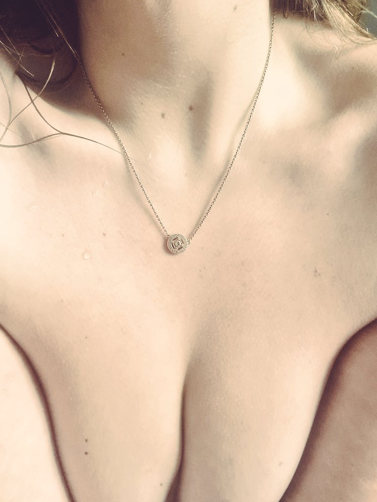 Stella49558300's tweet photo. Liebe Vögelchen,
ich wünsche euch frisch geduscht ein wunderbares neues Jahr, viel Liebe, Gesundheit, Erfolg und Sex 😘😘😘
#NTL #frischgeduscht #sexy #bruste https://t.co/nFc4YiD02Y
