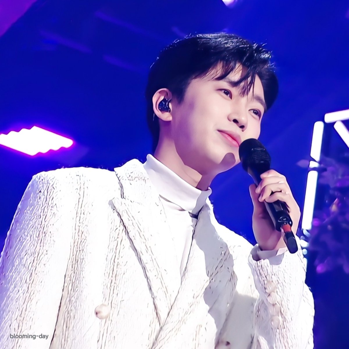 ChaselJefferson's tweet photo. 임영웅 MBC가요대제전 💙#임영웅#limyoungwoong#임영웅mbc가요대제전#임영웅별빛같은나의사랑아#임영웅음원강자📷출처: MBC가요대제전 | 편집: 블루밍데이 https://t.co/YO1g47mB5p