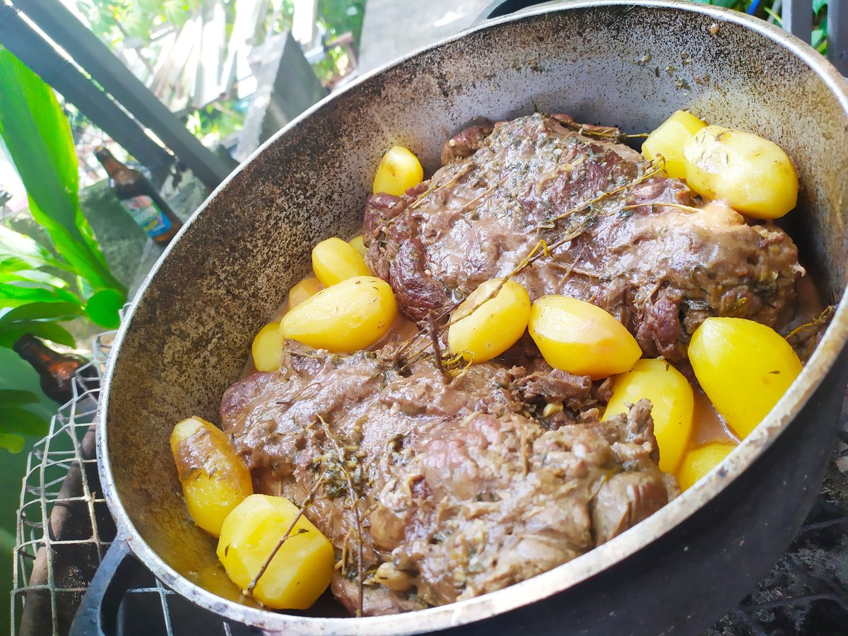 H974Eric's tweet photo. #Rôti de boeuf pomme de terre
 &amp; carry #langoustes au 🔥 de bois
#bonneannee2022 la #Team974 
@jbrice97419 @savat2dwa @Kaporal @MatthewsWaro @KDET6 @JMichel97430 @bluebird974 @PIFPAF42054504 @BrasserieLagare @PalmaDy @airlagon @nicolas_gnv @Clarisse_thv .. 😉✌ https://t.co/Xjn21gq5m6