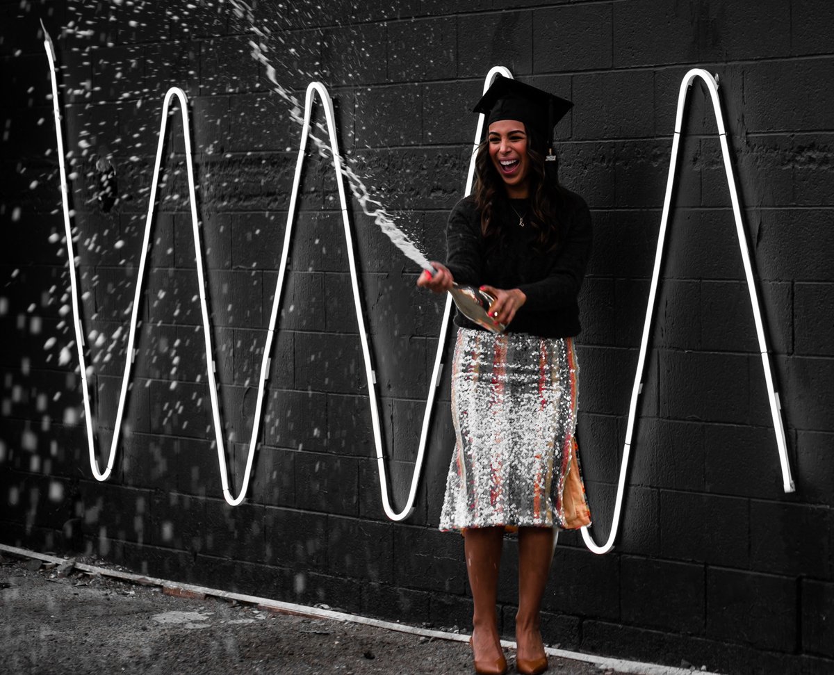 ¡Feliz año!
Ánimo, fuerza, energía y neon power para salir de la pandemia de una vez y mirar al presente con visión de futuro. 
No se olviden de las personas que la están pasando mal.
#saludmental Photo by ASH of my Interactive Neon Mural #12 Las Vegas #streetart #urbanart #mural