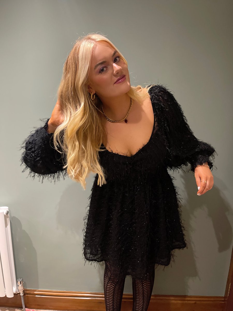 grace davies tweet media