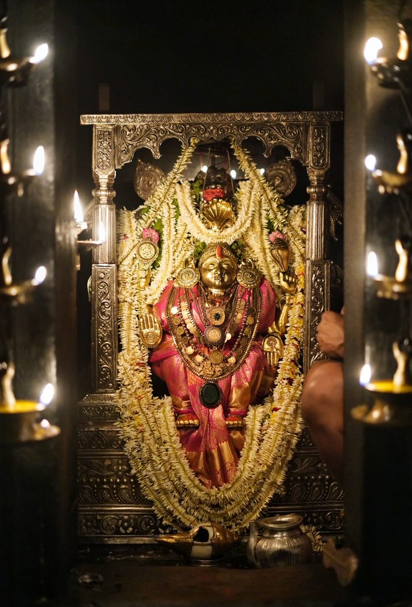 KateelShri's tweet photo. ಕಟೀಲು ಶ್ರೀದುರ್ಗಾಪರಮೇಶ್ವರಿ ಅಮ್ಮನವರ ಇವತ್ತಿನ  ಸಾಯಂಕಾಲದ   ಅಲಂಕಾರ 01-01-2022 https://t.co/r3uWM4v07M