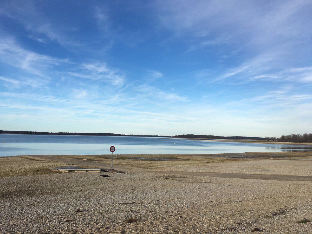 G27Marco's tweet photo. Notre #lac de la #foretdorient #aube #champagne un premier janvier , sans vent , 15 degrés! Vous avez dit #hiver?! https://t.co/cNkAdHMDHl