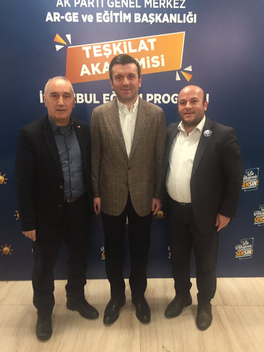 Türkiye’nin en genç Bakan Yardımcısı Sn. Yavuz Selim Kıran ile program sonrası hatıra resmimiz. Bakanımıza güzel çalışmaları için teşekkürler. @yavuzselimkiran @TC_Disisleri @FahriGnay15 

#DahaAdilBirDünyaMümkün 
#TuerkiyeninDirilisi 
#DünyanınYeniYıldızıTürkiye