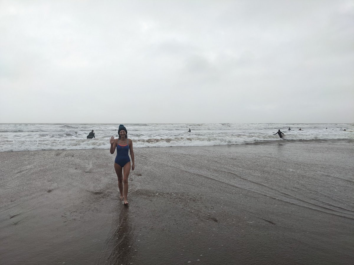 annafost's tweet photo. #newyearswimmers @SpeedoUK https://t.co/LJCO2iUHrZ