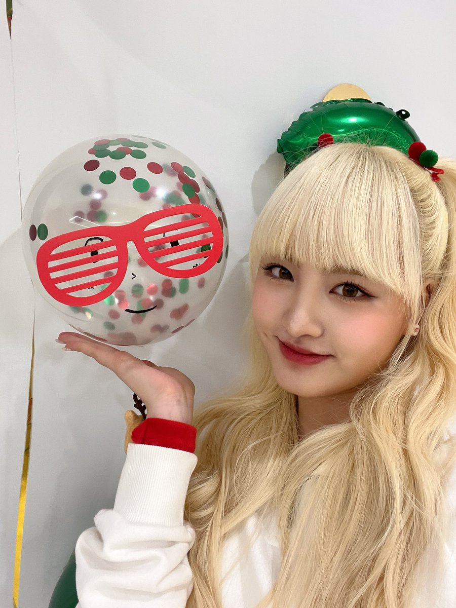 lrizkim's tweet photo. talking about christmas you shouldn't be skipped our christmas special dance practice! and i won't be shut up about how i made the decoration on the video! ˘³˘ https://t.co/0hfGB17yFz