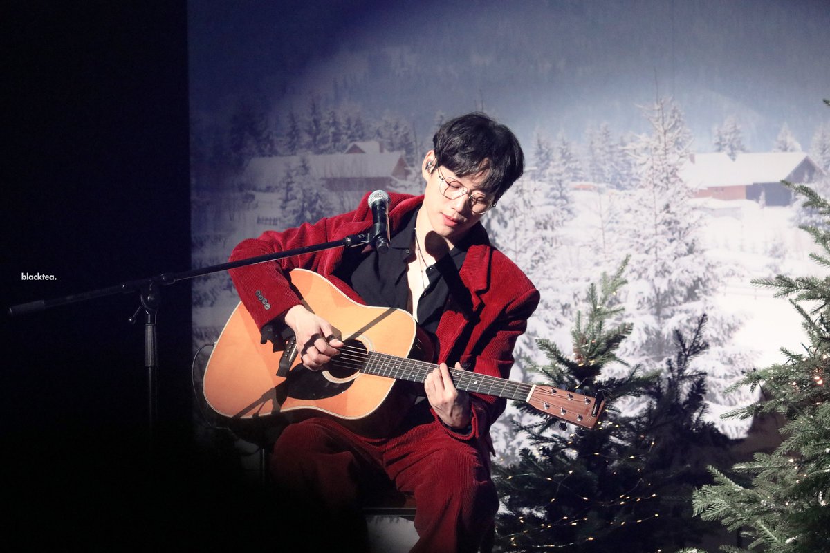 10blacktea's tweet photo. 211226 Please Don't Stop Your Singing
#10CM #십센치 #권정열 https://t.co/pcCWvXotYE
