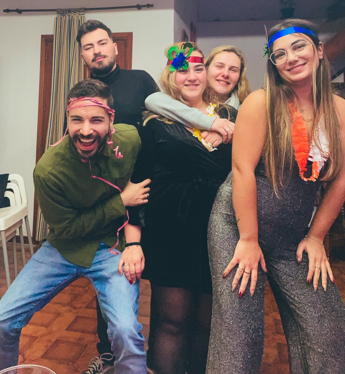 mgl_305's tweet photo. No ha sido un año fácil pero estar acompañado por los de siempre, es una suerte 🥂 Feliz 2022 💜 Que sea un año que nos acerque un poquito más a la vida de antes. https://t.co/pCokJlDbD3
