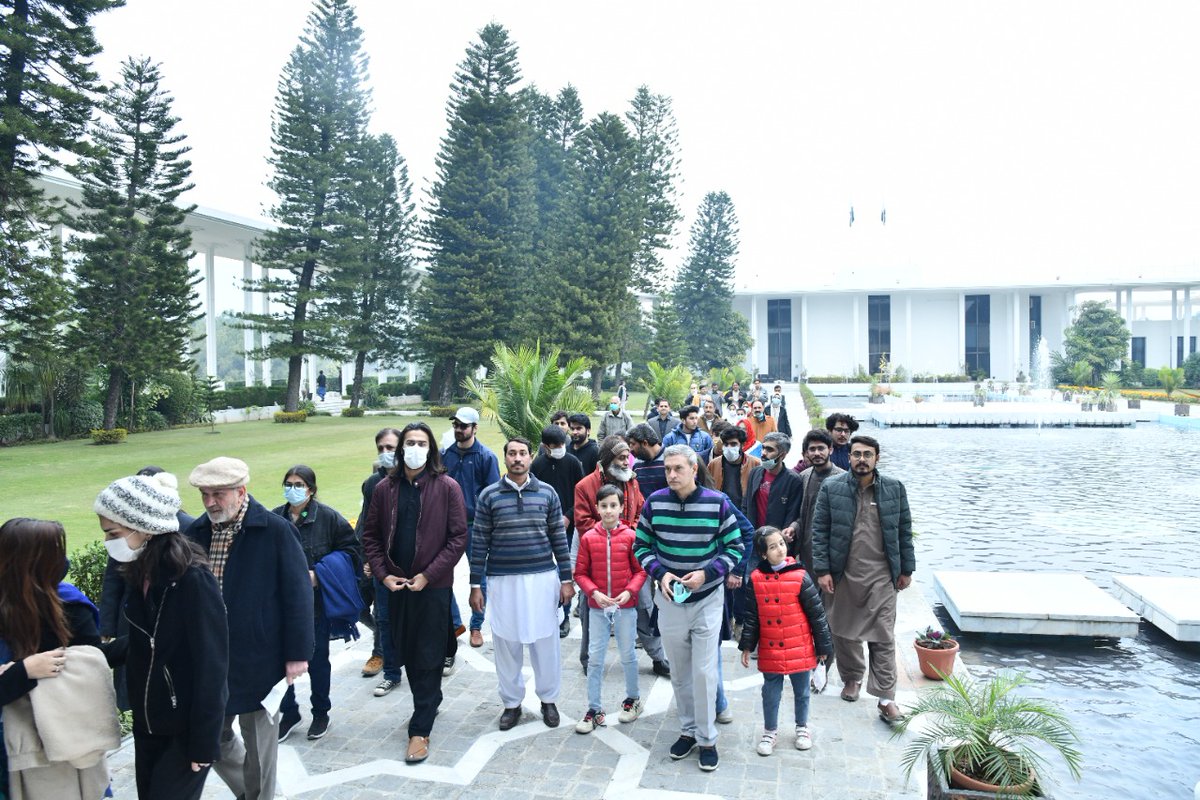 Citizens from all around the country visited different parts of the President House in Islamabad today [Saturday].