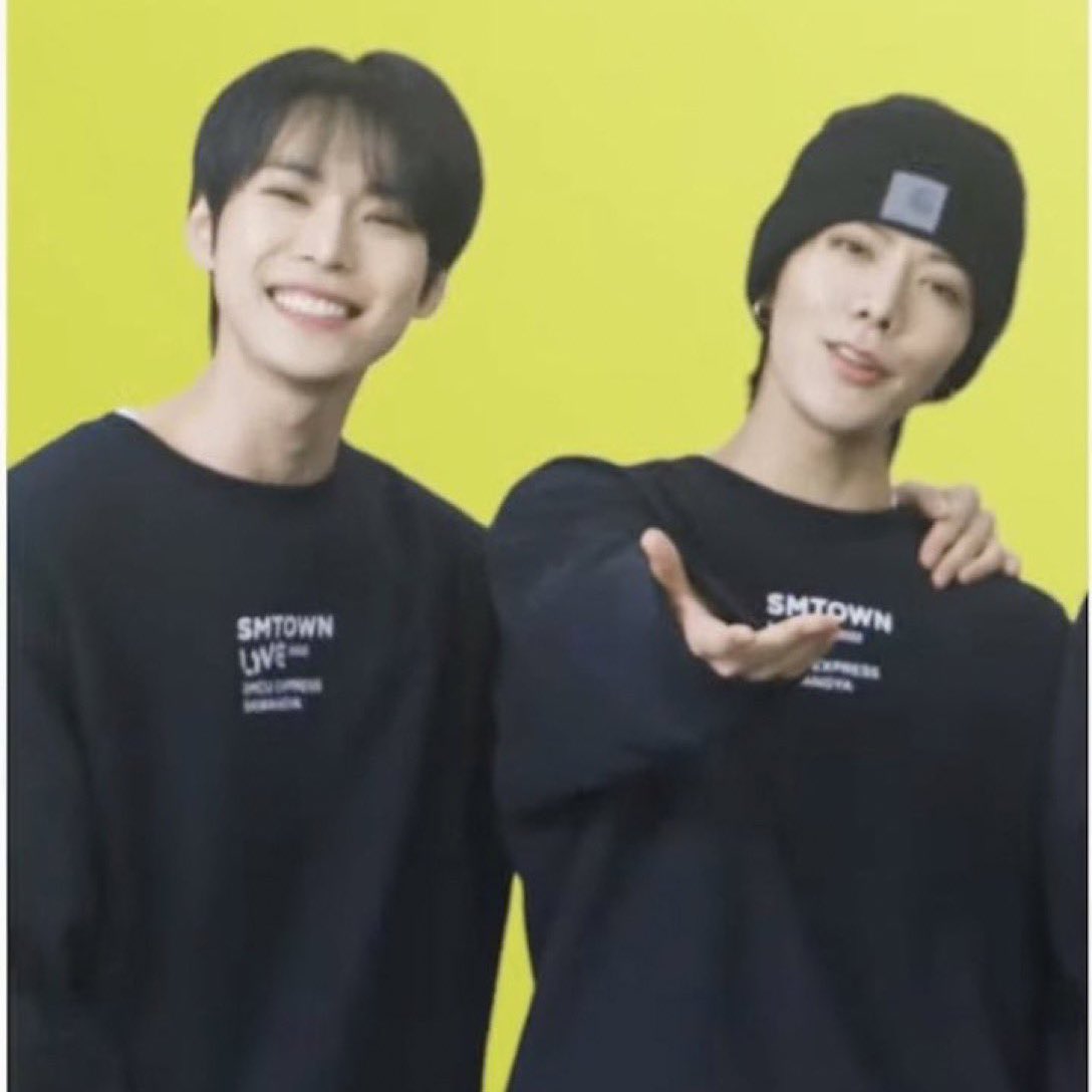 เอาจริงๆไม่เคยเห็นพี่น้องที่แค่กอดคอเกาะไหล่ก็เหมือนแฟนกันได้ขนาดนี้ เคมีดีเว่อแบบงงๆ