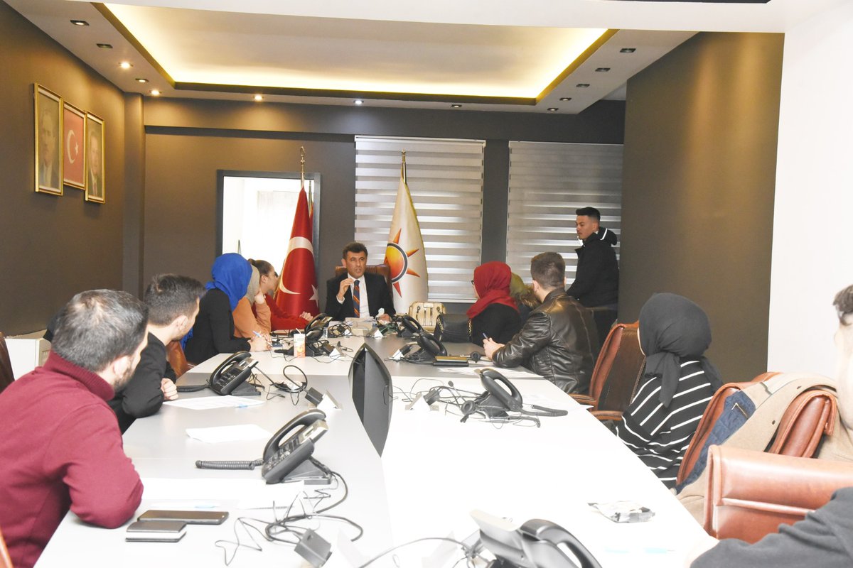 AK Parti istişare kültürüne her daim önem veren bir dava hareketidir. Bu bağlamda değerli üyelerimize ulaşıyor, talep ve önerilerine dair sohbetlerde bulunuyoruz.
 
Odunpazarı Gençlik Kolları call center ekibimizi ziyaret ederek, kardeşlerimize çalışmalarında kolaylıklar diledik.