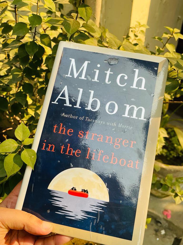 _prachigarg's tweet photo. I felt at peace after reading this book. couldn’t have asked for a better start to this year @MitchAlbom                #thestrangerinthelifeboat https://t.co/qqTwZEJAXS