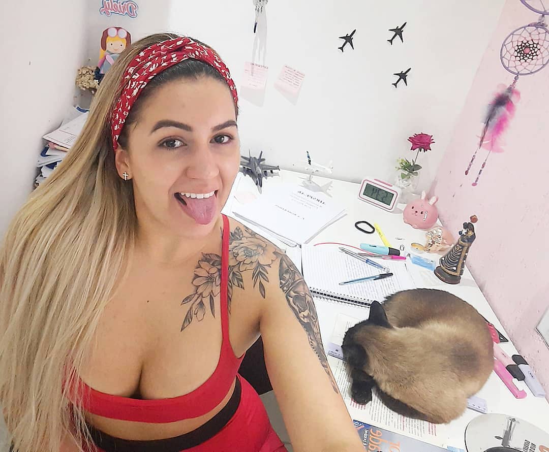 drielypilot's tweet image. Mood✌️