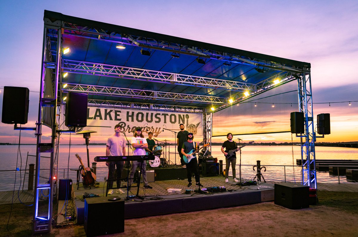 Matt_Ladis's tweet photo. Reflecting on 2021 and the highlight was living out a dream of mine: to tour with a band.
@waldentheband and I didn't go on any ordinary tour though...we hit ALL 50 states (yes, we did Hawaii and Alaska) with a starting budget of $50. Check it out! https://t.co/aCJVLbBJGy https://t.co/2sM28VUtES