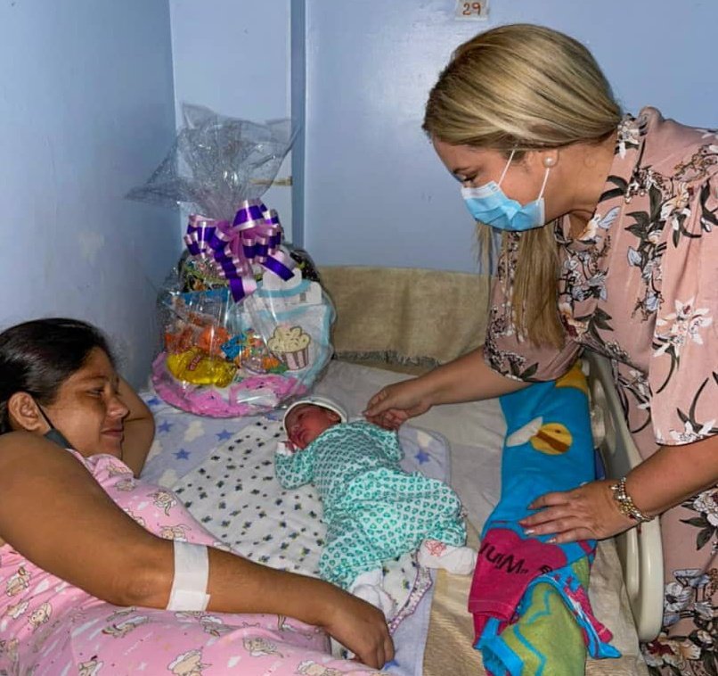 MorelRodriguezA's tweet photo. Con la primera luz del 2022, celebramos los nacimientos de los primeros bebés del año tras la entrega de seis canastillas por parte de Gloria del Carmen Rodríguez, presidenta de Funsone como muestra de amor, apoyo y compromiso con el futuro de los niños en #Margarita y Coche. https://t.co/6RtoLFOUwj