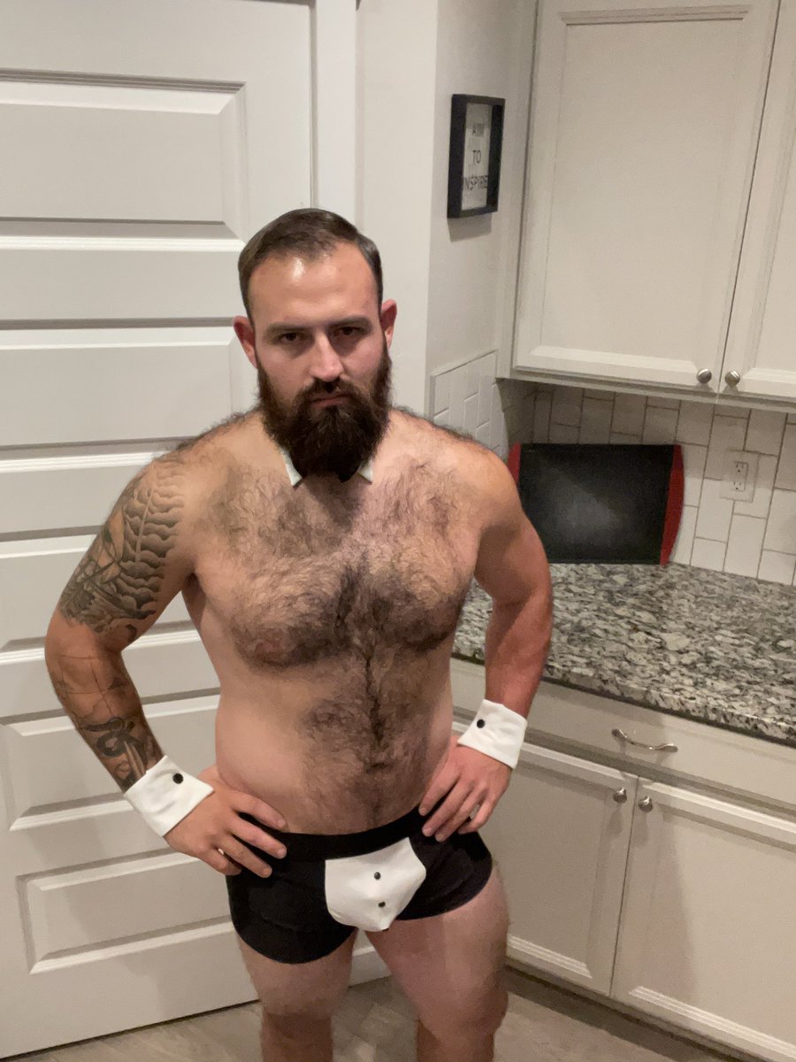 bigbrownbear711's tweet photo. Happy New Year Y’all!! https://t.co/NTz2qHPtec