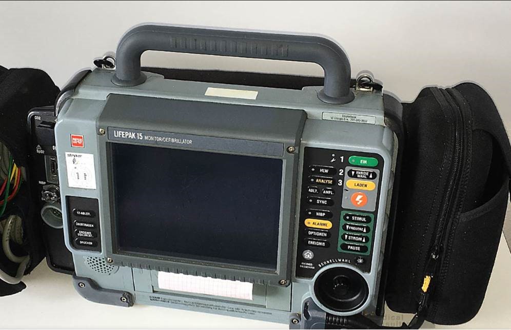 PUBLIC APPEAL - Bring back our defibrillator!  We are appealing for the safe return of a piece of vital, life saving equipment which was taken from the scene of an incident in the first hour of the new year.  Read the full story: nwas.nhs.uk/news/urgent-ap…