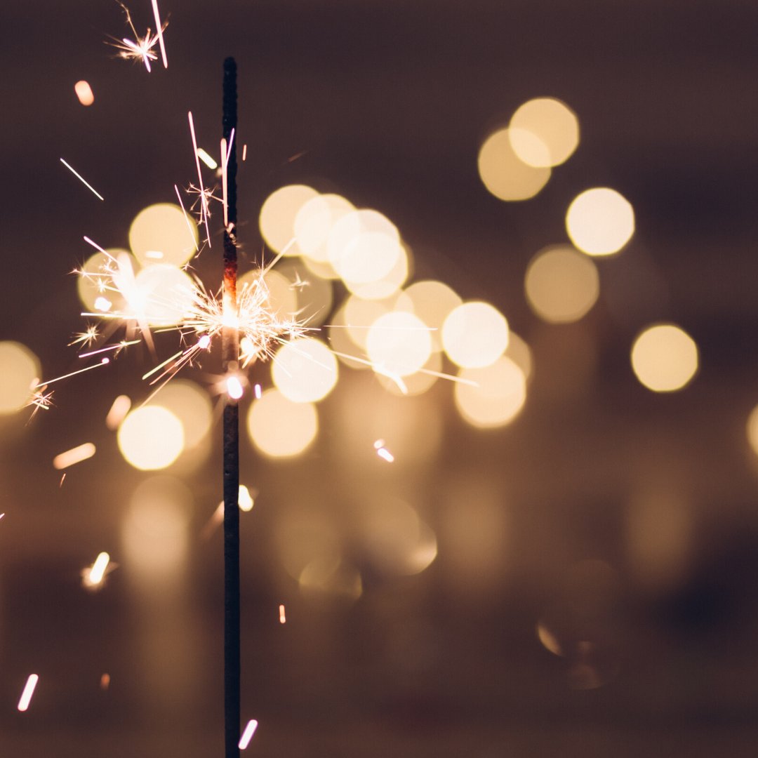 gabbyknows's tweet photo. Wishing you a happy, healthy, and prosperous New Year. 🎇🎊

#HappyNewYear #2022 https://t.co/oPetK55D6W