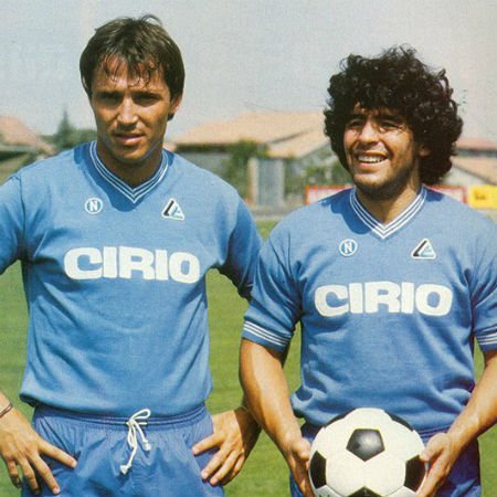 sscnapoliES's tweet photo. ¡@rdbertoni, @germandenis1981 y por qué no Diego, gran admirador de su fútbol! 🏆 👑

¡Felices 117 años, @Independiente!  🔴 #TodoRojo 

#ForzaNapoliSempre 💙 https://t.co/zefXgCCt5v