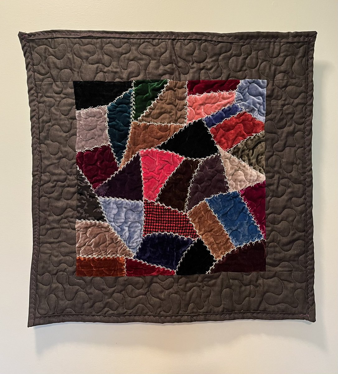 melostrom's tweet image. Found a pieced together scrap awhile back. Showed my quilting pal Anna who said it looked Victorian. (Surprised me. Colors are so vibrant.) She offered to finish the feather stitching, then quilted it &amp;amp; gave me this for Christmas! Fragments, finished; the story told. #Happy2022💜