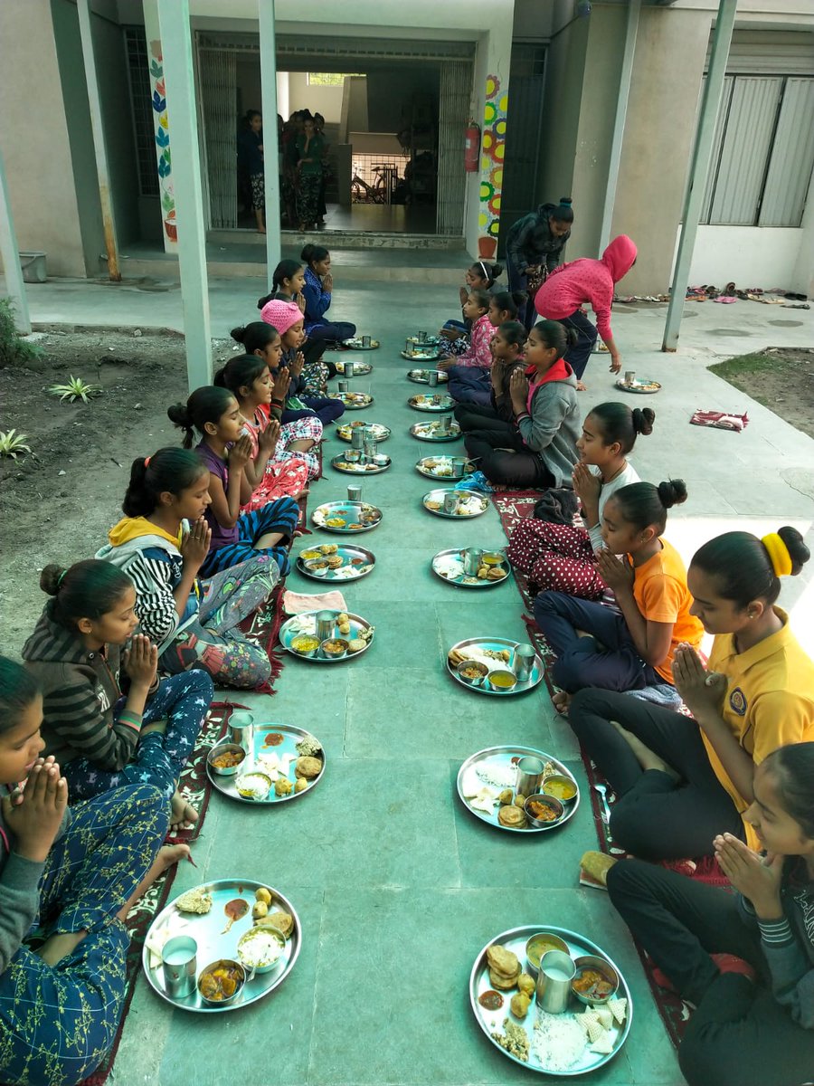 TheXAUEdge's tweet photo. Our Aussie #SaitamaWolfPack put together a little charity event in #Jamnagar #Gujarat today! Meals and #saitama tees out to the All girls orphange and the deaf and blind home. #giveback #crypto #charity @mannythehitman @Saitamaguru1 @megacrypto77 @ElonMansur https://t.co/qS3932HPgZ