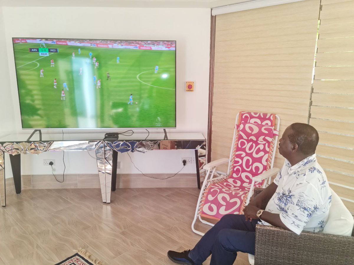 AlinurMohamed_'s tweet photo. Just like my party leader Hon. Raila Odinga I can't believe that Arsenal lost this game! We were the best team, with the best players! It's so heartbreaking We blame the referee for this! #ARSMCI https://t.co/cMEcA2iHuT