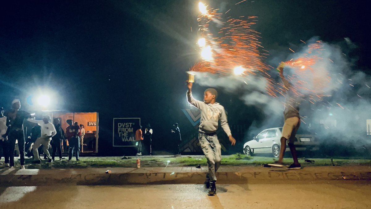 dust_vaal's tweet photo. Happy New Year Everyone.
#dvst2022
#HAPPYNEWYEAR2022 
#2022NewYear https://t.co/YK76PUD6Cq