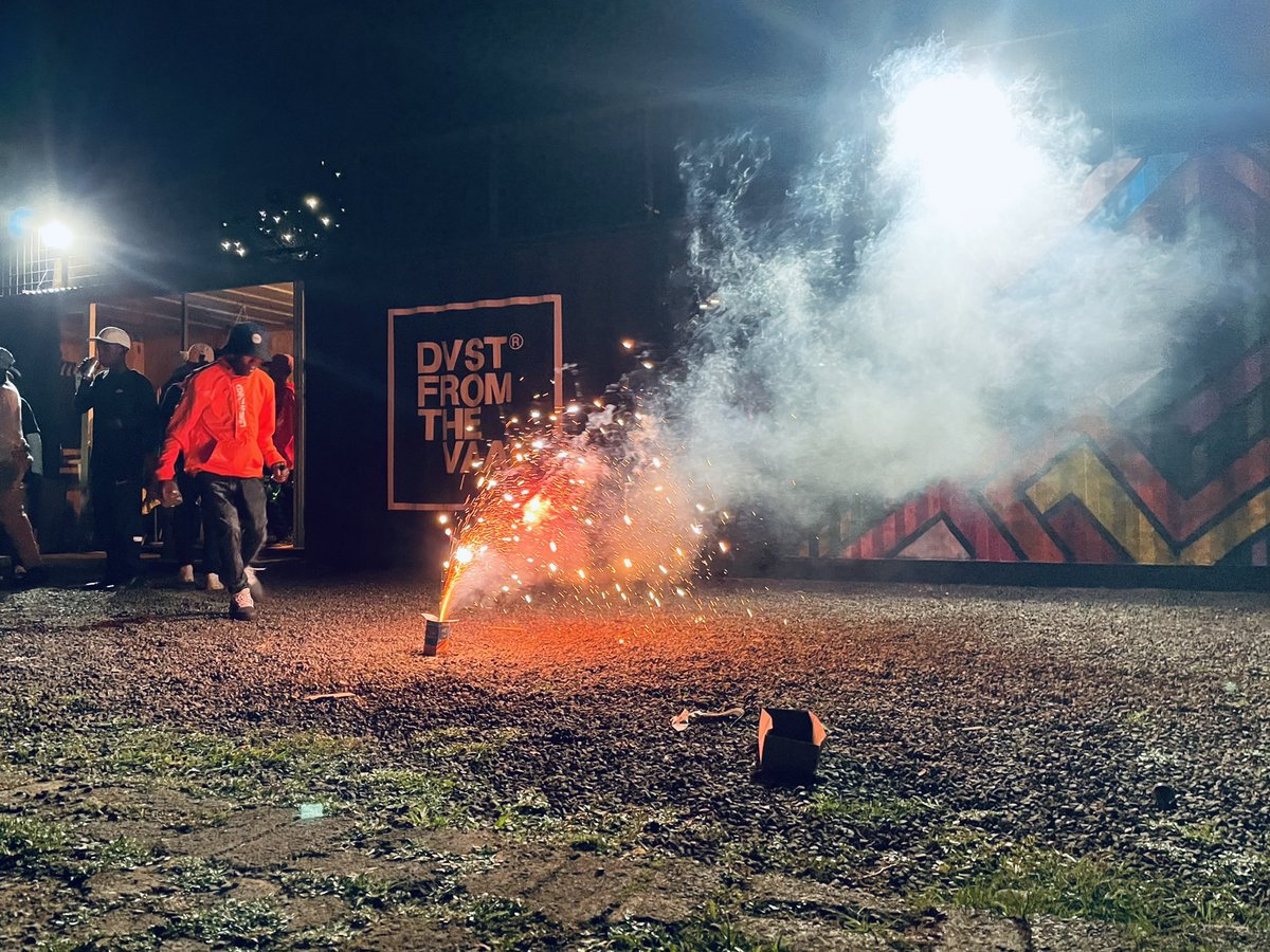 dust_vaal's tweet photo. Happy New Year Everyone.
#dvst2022
#HAPPYNEWYEAR2022 
#2022NewYear https://t.co/YK76PUD6Cq