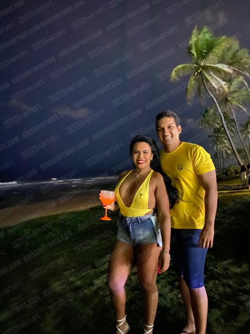 FELIZ ANO NOVO, QUE 2022 SEJA ABEN&Ccedil;OADO, PR&Oacute;SPERO E COM MUITA SA&Uacute;DE PARA TODOS!  2022 TEREMOS MUITAS<a href="/tag/krisshotwife"class="tags"><span>#krisshotwife</span></a>