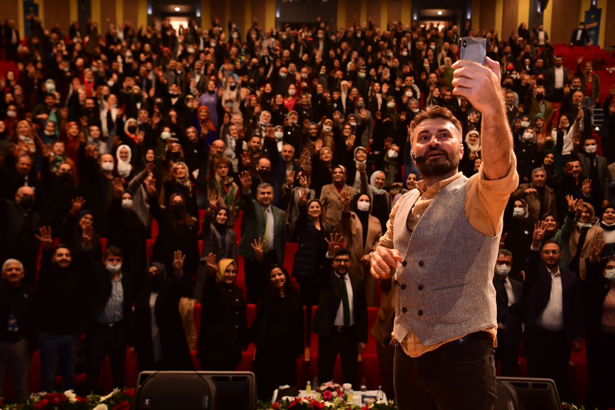 Teşkilat Akademisi İstanbul Eğitim Programımızın 2. Grubunda Araştırmacı/Yazar <a href="/uzunabdurrahman/">Abdurrahman Uzun🇹🇷🇵🇸</a> “Etkili İletişim” konulu konuşmasını gerçekleştirdi.