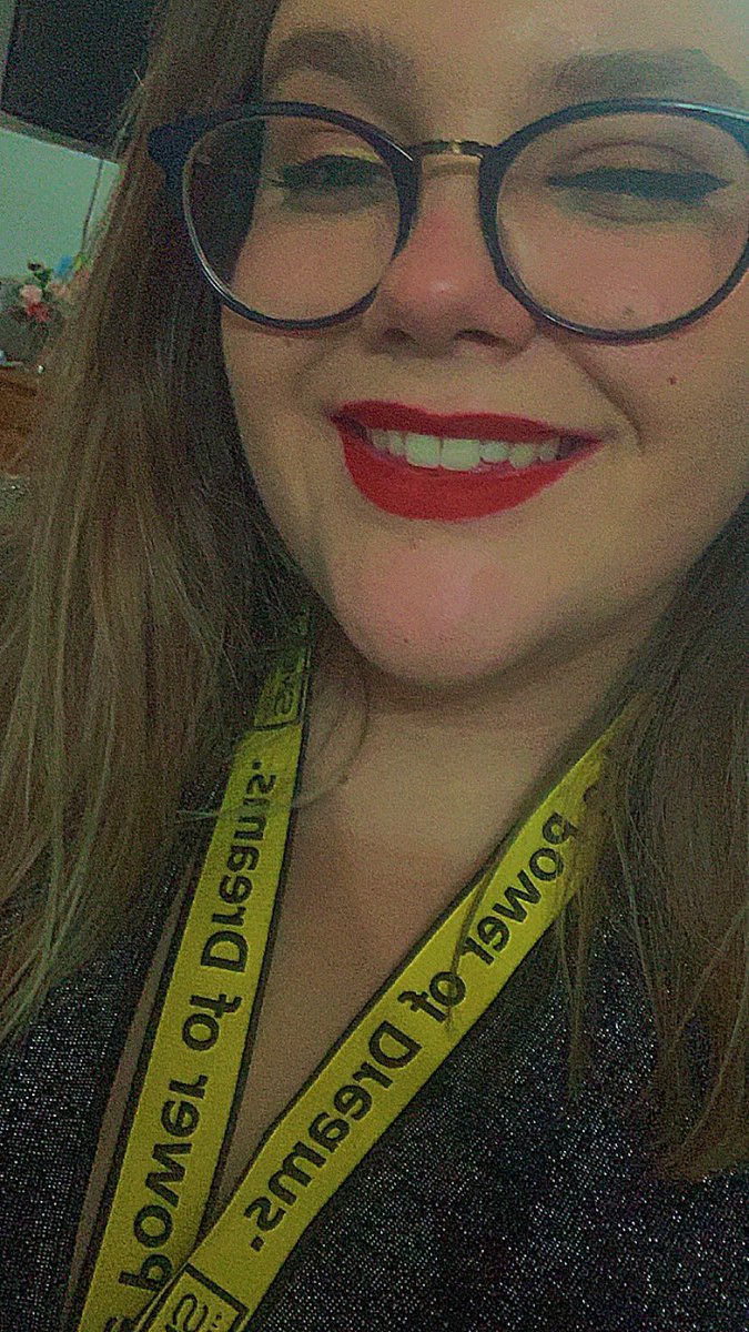 carmencofrade99's tweet image. Podría ir de diva y subir una foto con mi vestido de año nuevo pero soy tan tonta q solo me hice fotos estando borracha xd. Aquí está ♥️ #2020newyear